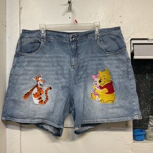 Disney Embroidered Winnie the Pooh Denim Mom Shorts Size 20